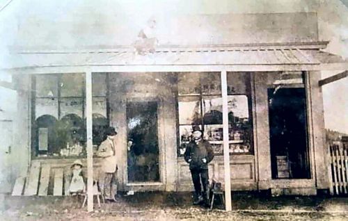 This image has an empty alt attribute; its file name is 500px-machinson-8-1.jpg